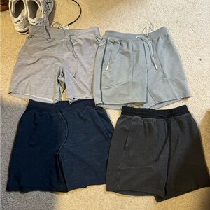 Lululemon shorts 5 in size medium